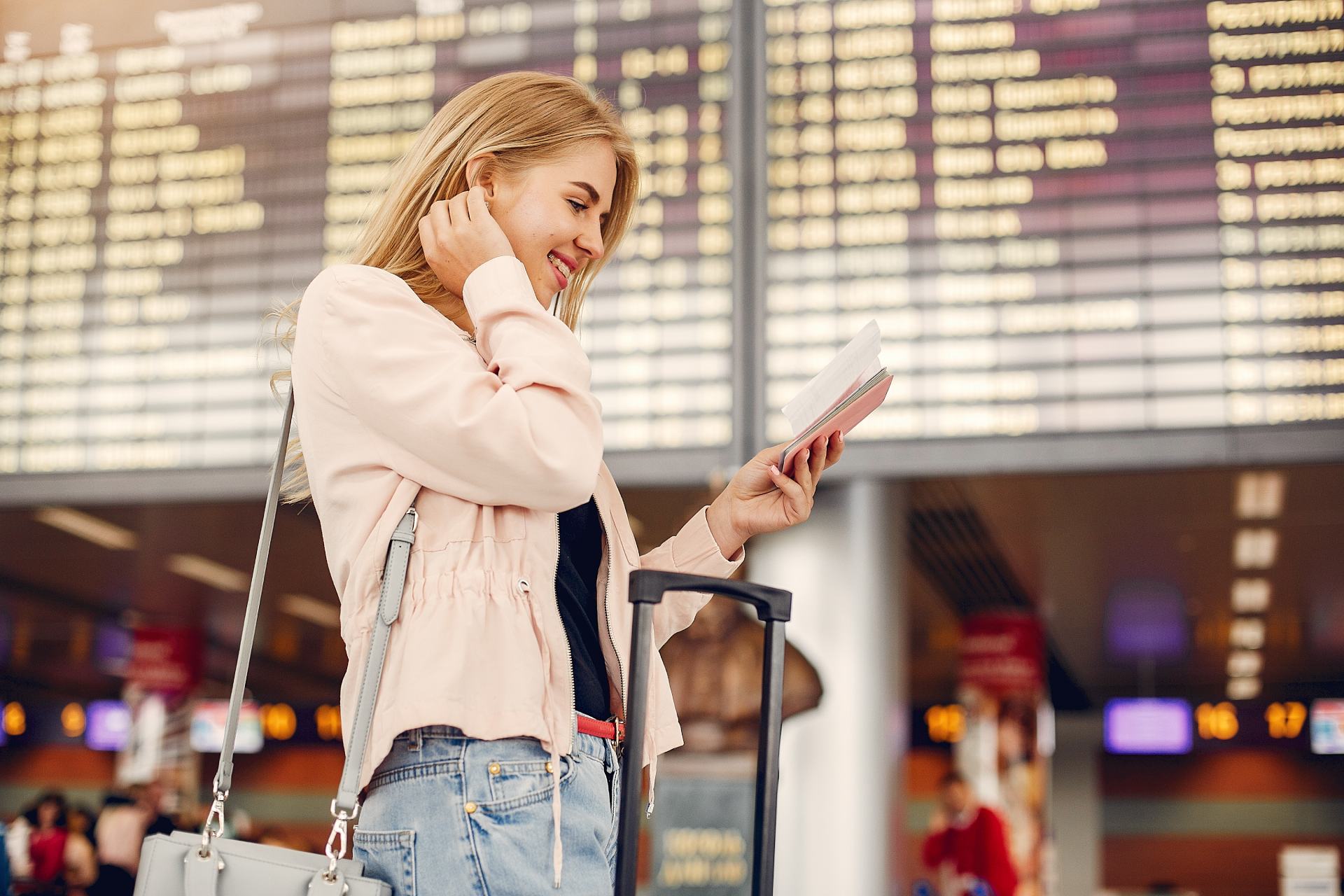 beautiful-girl-standing-airport (1)
